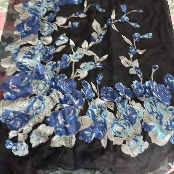 Sheer Floral Beach Cover-Up. - Picture 3 of 6